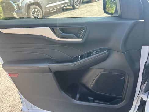 Used 2022 Ford Escape SE w/ Cold Weather Package AWD/4WD image 12