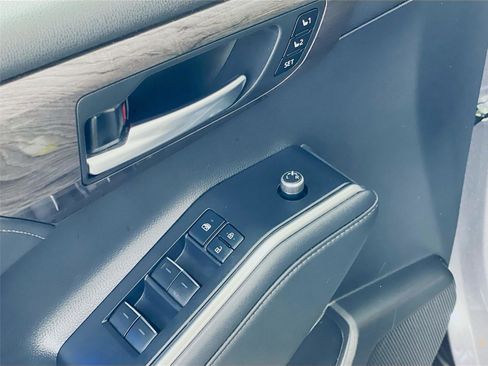 Used 2022 Toyota Highlander Platinum image 21