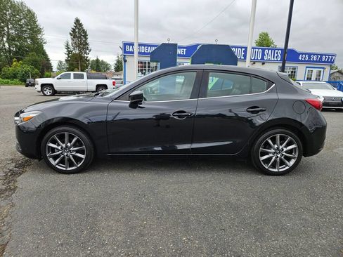 Used 2018 MAZDA MAZDA3 Touring FWD image 2