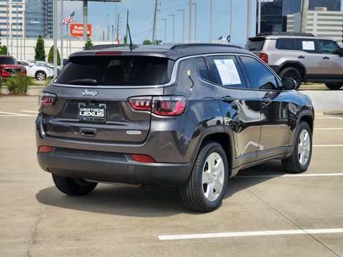 Used 2022 Jeep Compass Latitude FWD image 7