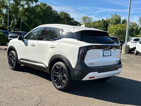 Used 2025 Nissan Kicks SR w/ SR Premium Package AWD/4WD image 4