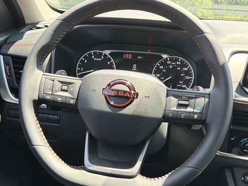 Used 2026 Nissan Rogue SV AWD/4WD image 14