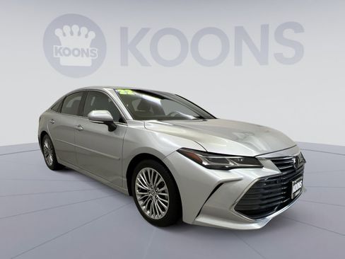 Used 2022 Toyota Avalon Limited image 8