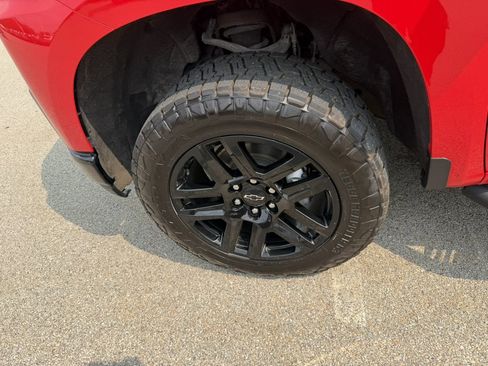 Certified 2021 Chevrolet Silverado 1500 LT Trail Boss w/ LPO, Dark Essentials Package AWD/4WD image 14