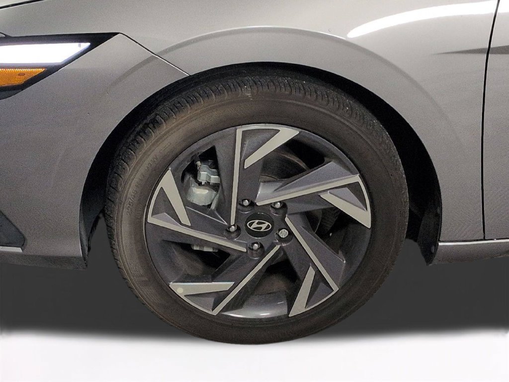 Used 2025 Hyundai Elantra Sport FWD image 13