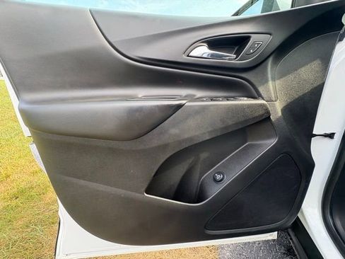 Used 2022 Chevrolet Equinox LT w/ Driver Convenience Package image 30