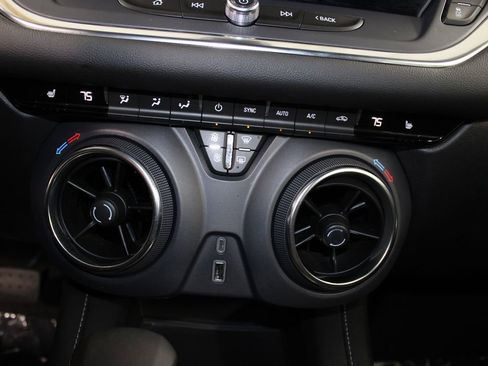 Used 2025 Chevrolet Blazer LT image 45