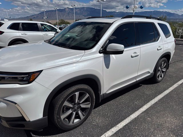 Certified 2024 Honda Pilot Touring image 3