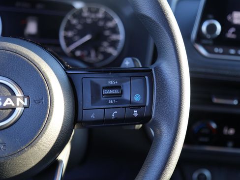 Used 2023 Nissan Rogue SV image 10