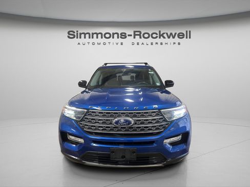 Used 2022 Ford Explorer XLT w/ Equipment Group 202A image 2