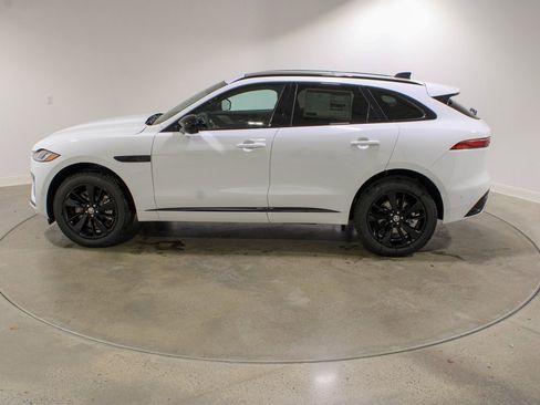 New 2026 Jaguar F-PACE R-Dynamic S image 2