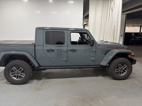 Used 2025 Jeep Gladiator Mojave AWD/4WD image 6