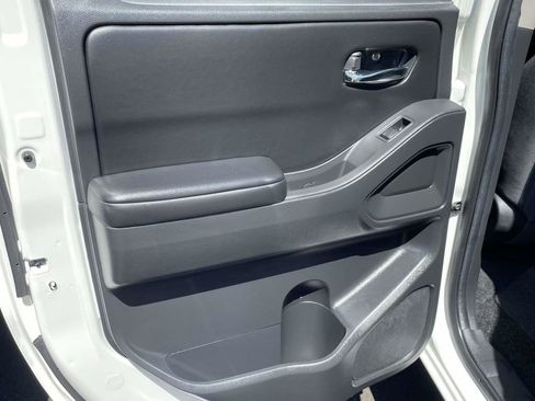 Used 2026 Nissan Frontier SV RWD image 11
