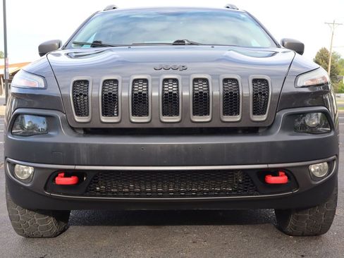 Used 2017 Jeep Cherokee Trailhawk w/ Comfort/Convenience Group AWD/4WD image 13