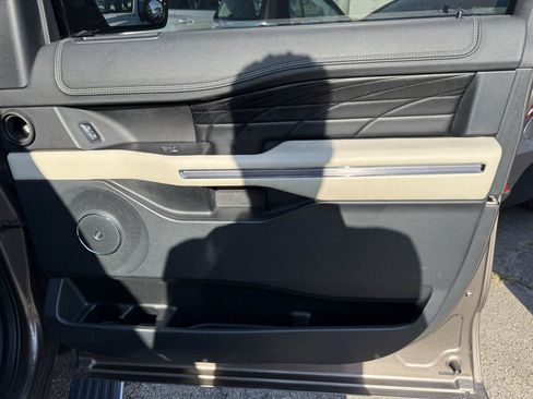 Used 2018 Ford Expedition Platinum AWD/4WD image 39