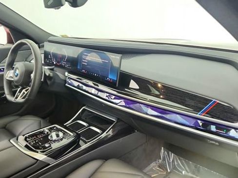 Used 2025 BMW 740i image 21