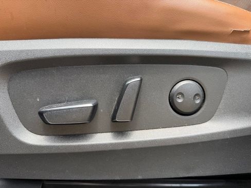 Used 2023 Nissan Pathfinder Platinum FWD image 10