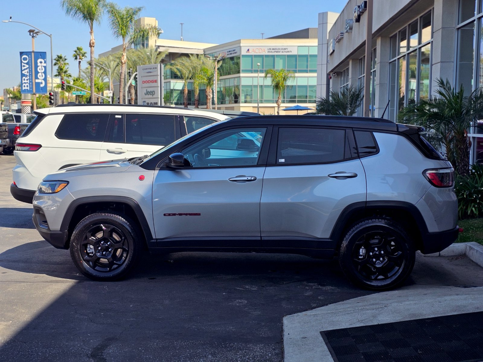 Used 2024 Jeep Compass Trailhawk AWD/4WD image 5