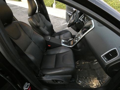 Used 2016 Volvo XC60 T6 Platinum image 26