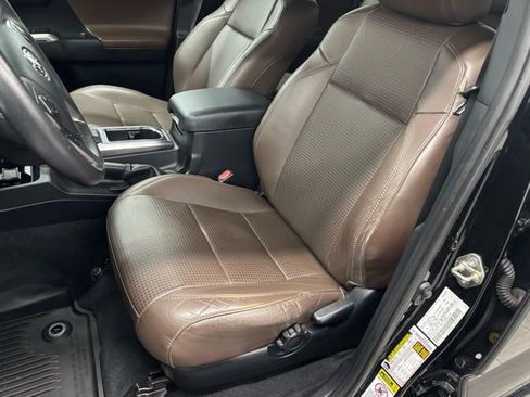 Used 2016 Toyota Tacoma Limited w/ Towing Package image 16