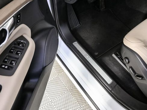 Certified 2025 Volvo XC90 B6 Plus AWD/4WD image 10