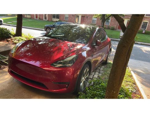 Used 2024 Tesla Model Y Long Range AWD/4WD image 1