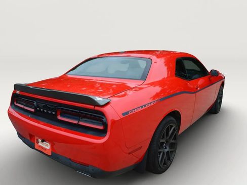 Used 2015 Dodge Challenger SXT w/ Driver Convenience Group RWD image 8
