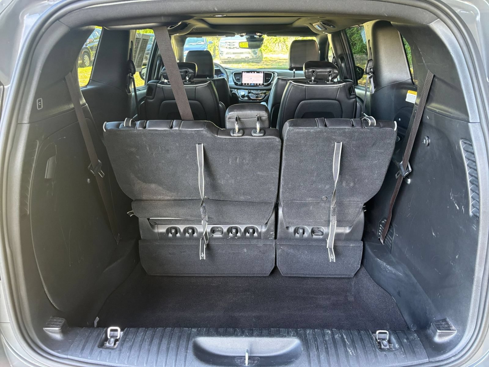 Used 2025 Chrysler Pacifica Limited FWD image 35