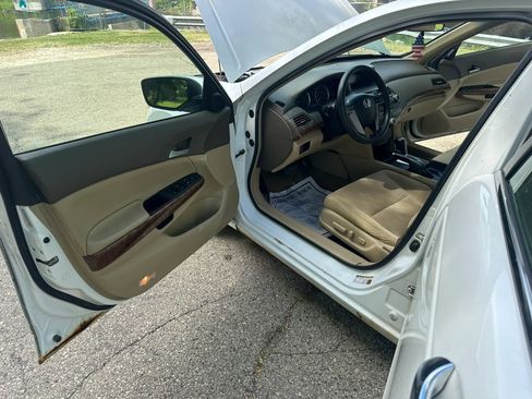 Used 2009 Honda Accord EX image 9