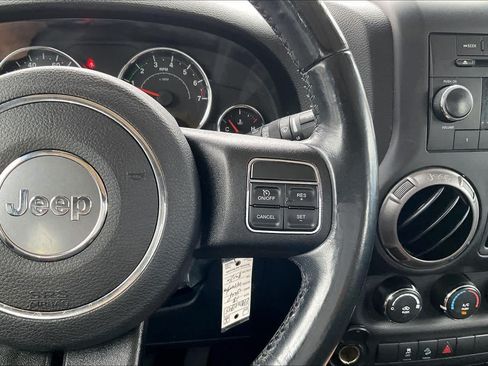Used 2018 Jeep Wrangler Sport AWD/4WD image 24