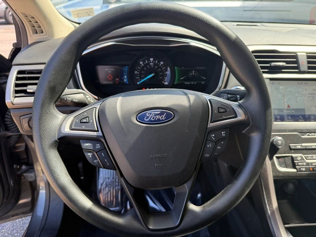 Used 2020 Ford Fusion SE FWD image 13