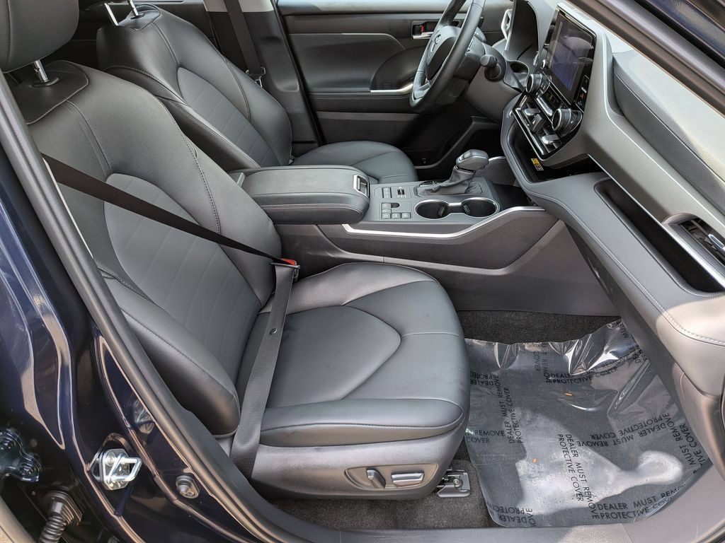 Used 2026 Toyota Highlander XLE AWD/4WD image 42