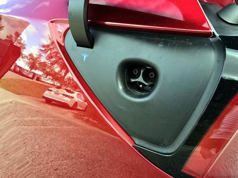 Used 2024 Tesla Model Y Long Range image 32