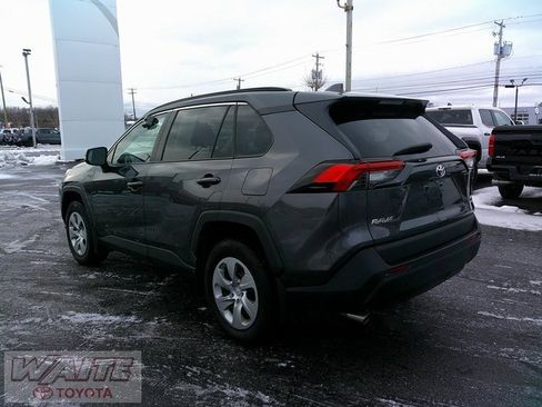 Used 2021 Toyota RAV4 LE image 4