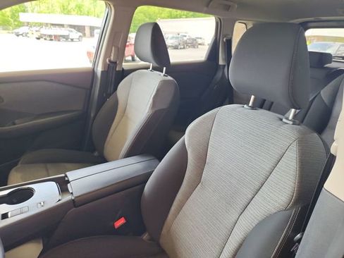 Used 2023 Nissan Rogue SV FWD image 11