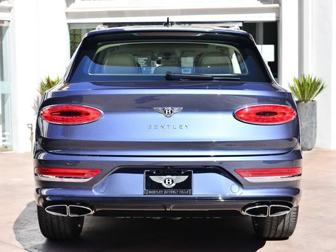 Used 2021 Bentley Bentayga AWD/4WD image 12
