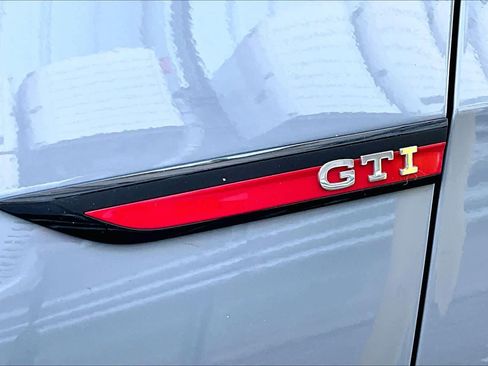 Used 2024 Volkswagen GTI SE w/ MDO Package image 12
