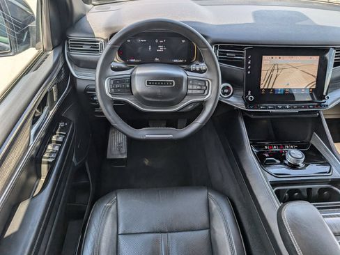 Used 2024 Jeep Wagoneer L Series II w/ Flexible Seating Group AWD/4WD image 18