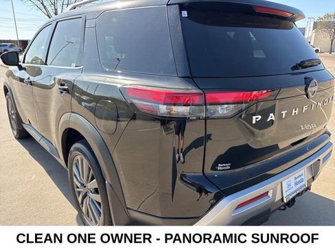 Used 2025 Nissan Pathfinder SL w/ SL Premium Package FWD image 4