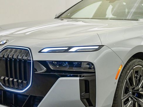 New 2026 BMW 740i w/ Premium Package image 9