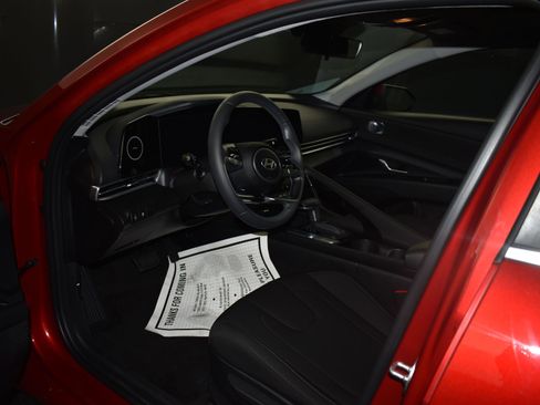 Used 2025 Hyundai Elantra SEL image 22