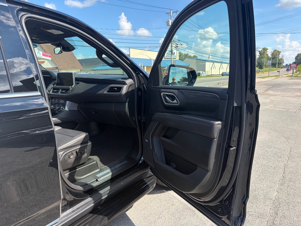 Used 2024 GMC Yukon SLT w/ SLT Luxury Package AWD/4WD image 18