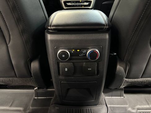 Used 2022 Ford Explorer XLT w/ Equipment Group 202A AWD/4WD image 29