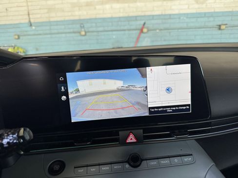 Used 2025 Hyundai Elantra Limited image 17