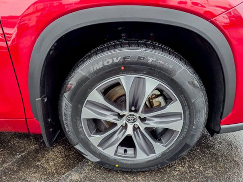 Used 2022 Toyota Highlander XLE image 23