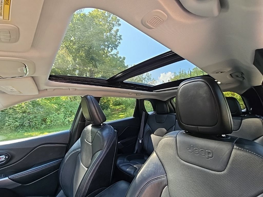 Used 2022 Jeep Cherokee Limited AWD/4WD image 28