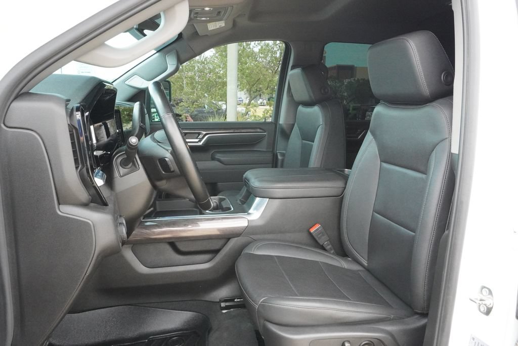 Used 2025 Chevrolet Silverado 2500 LTZ w/ LTZ Convenience Package AWD/4WD image 29