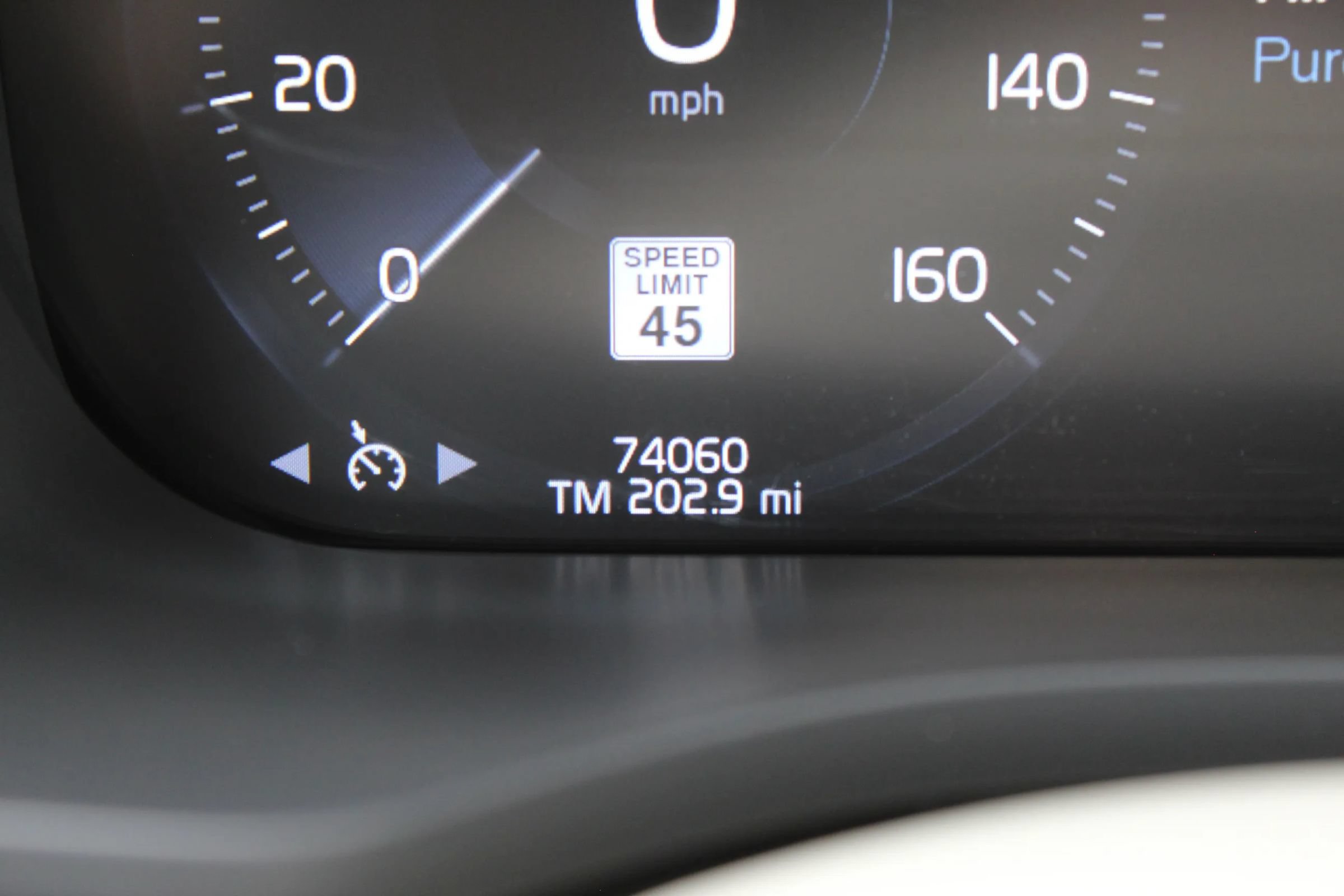 Used 2021 Volvo XC60 T5 Momentum w/ Premium Package FWD image 14