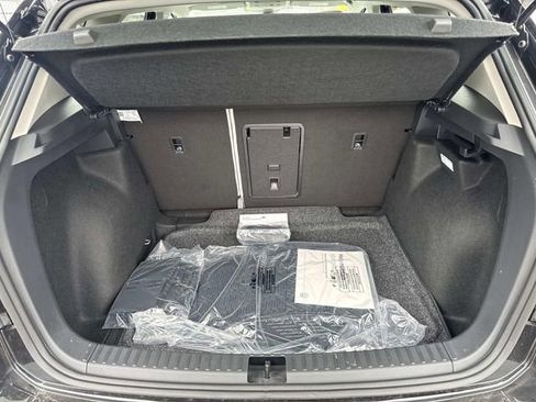 New 2026 Volkswagen Taos SE FWD image 5