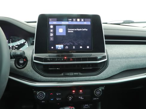 Used 2022 Jeep Compass Latitude FWD image 14